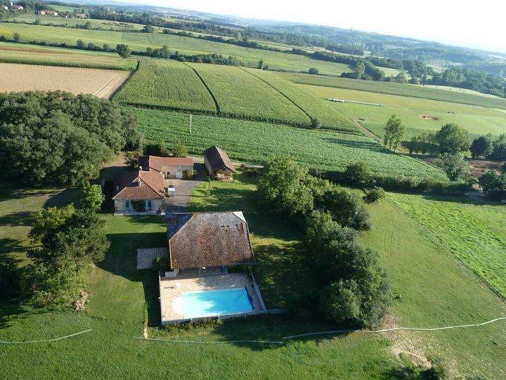 Gite Au Marron Seissan Buitenkant foto